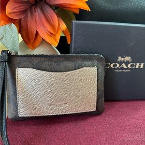 NIB Coach brown/metallic combo w/signature logo wristlet